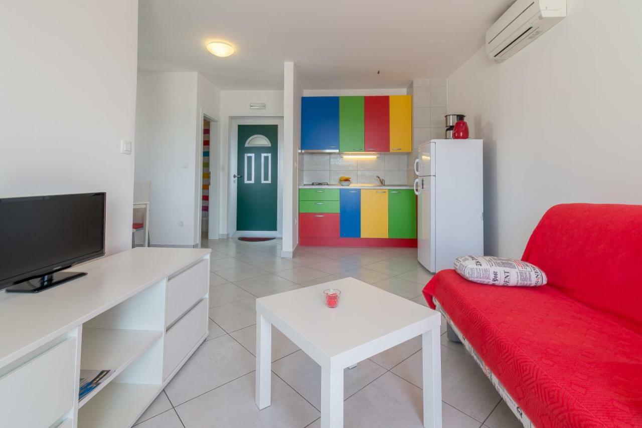 Beachfront Apartments Villa Sisa Primošten المظهر الخارجي الصورة