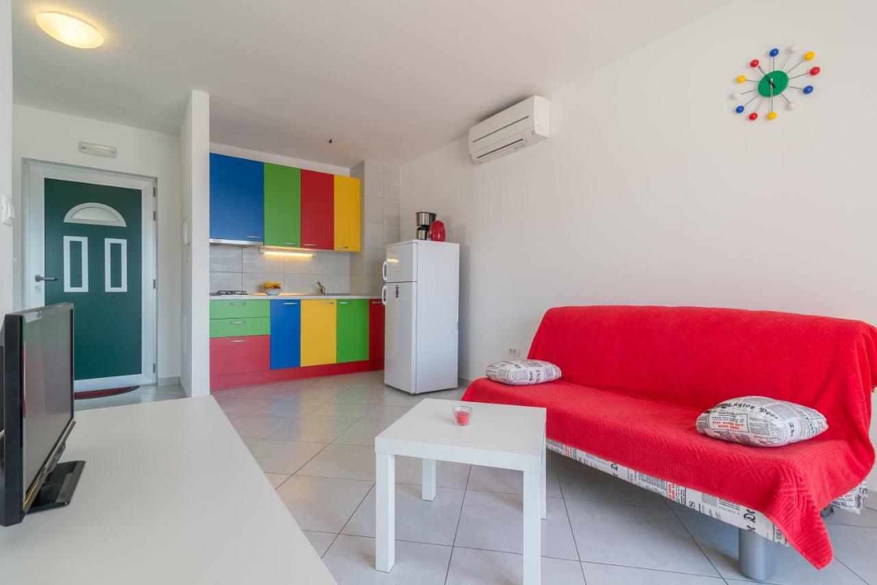 Beachfront Apartments Villa Sisa Primošten المظهر الخارجي الصورة