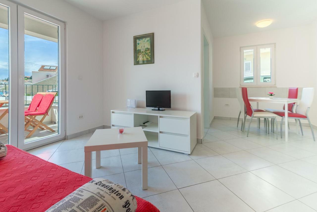 Beachfront Apartments Villa Sisa Primošten المظهر الخارجي الصورة