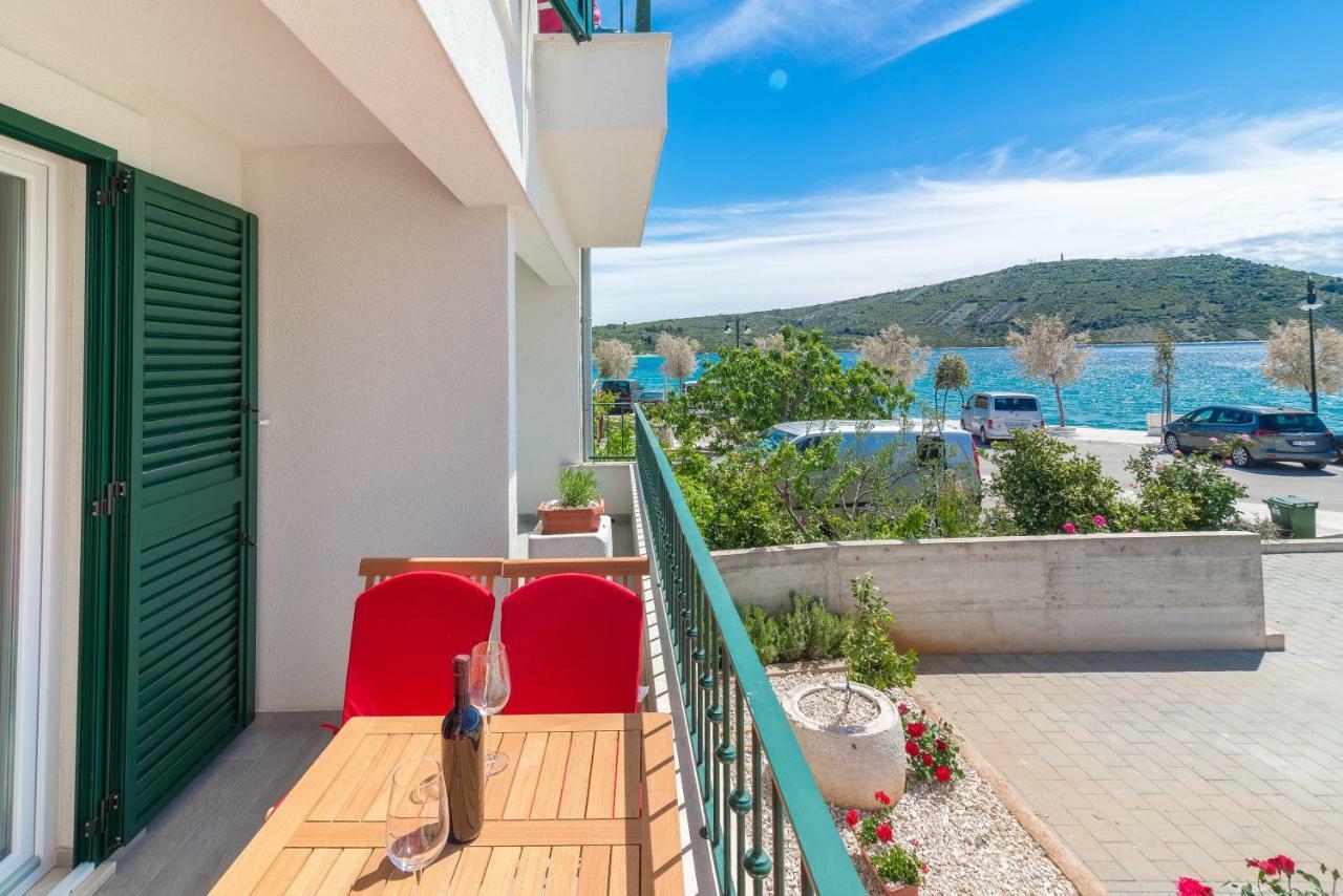 Primošten Beachfront Apartments Villa Sisa المظهر الخارجي الصورة