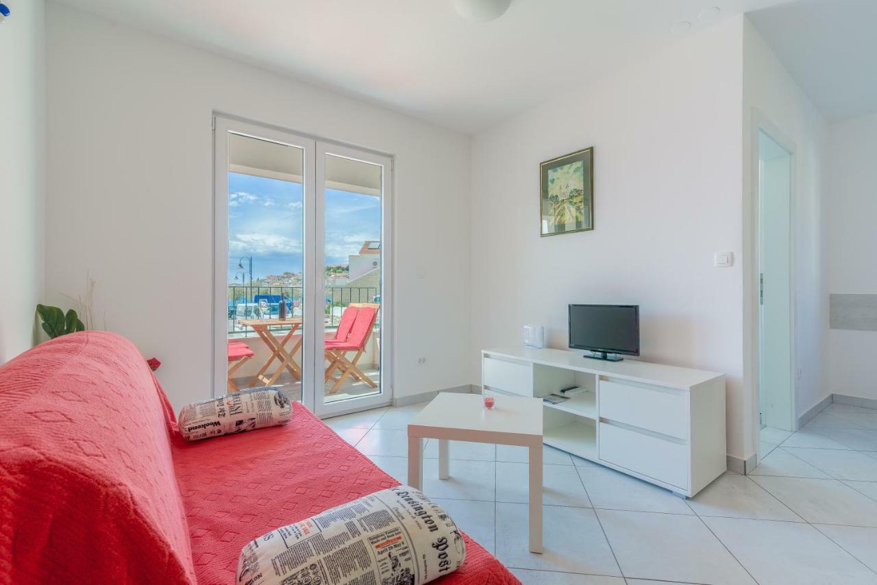 Beachfront Apartments Villa Sisa Primošten المظهر الخارجي الصورة