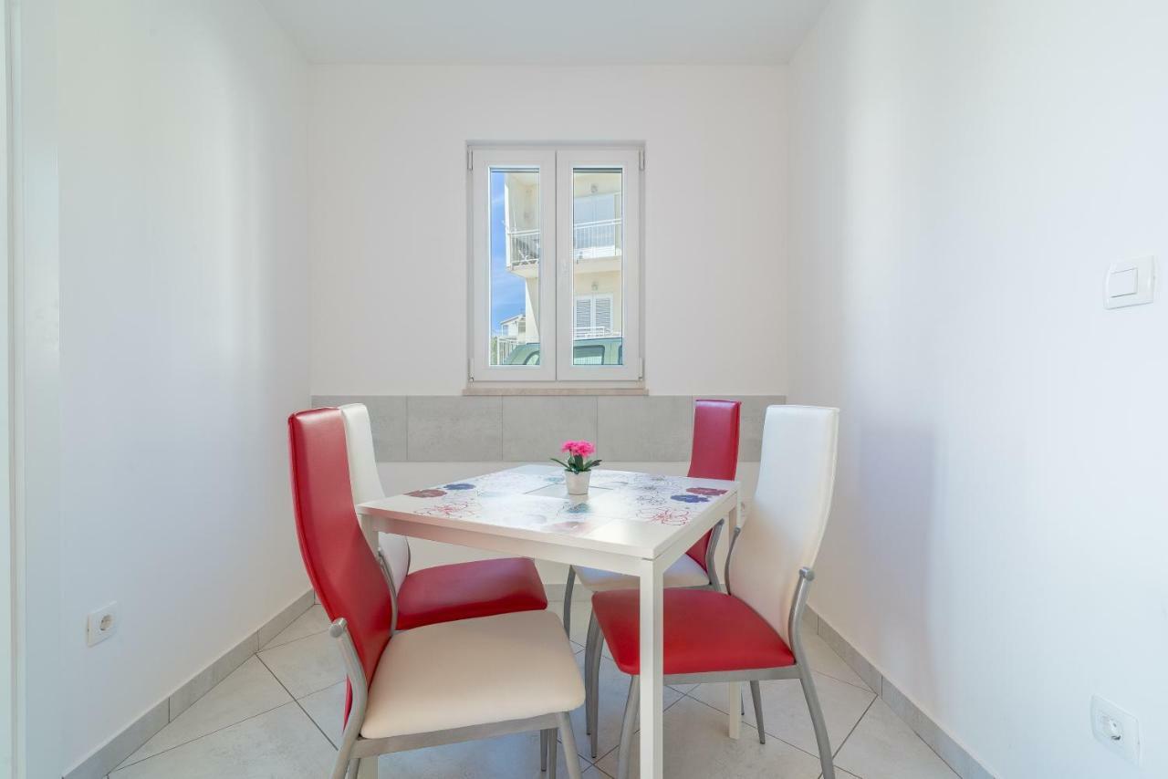 Beachfront Apartments Villa Sisa Primošten المظهر الخارجي الصورة