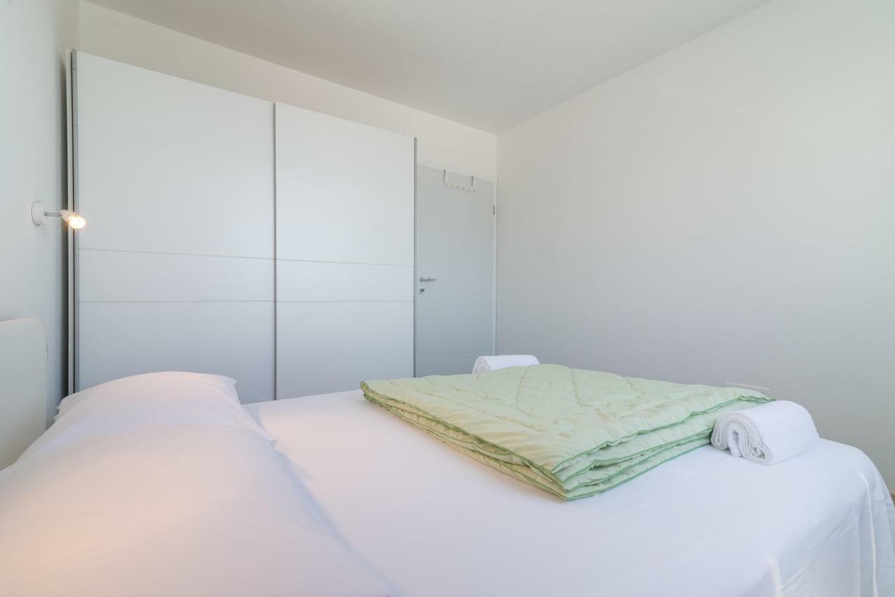 Beachfront Apartments Villa Sisa Primošten المظهر الخارجي الصورة