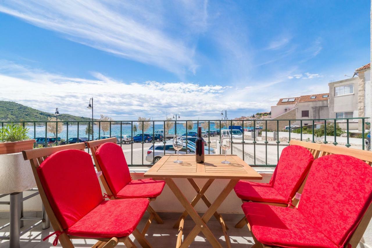 Beachfront Apartments Villa Sisa Primošten المظهر الخارجي الصورة